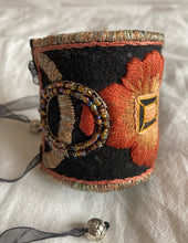 Carica l'immagine nel visualizzatore di Gallery, Copri Polsini