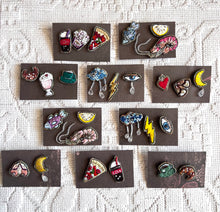 Carica l'immagine nel visualizzatore di Gallery, Spille miniature