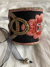 Carica l'immagine nel visualizzatore di Gallery, Copri Polsini