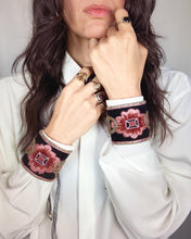 Carica l'immagine nel visualizzatore di Gallery, Copri Polsini