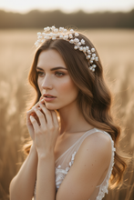 Load image into Gallery viewer, Sposa con bellezza naturale